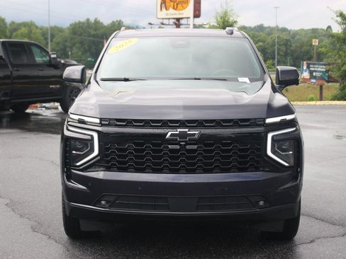 Used 2025 Chevrolet Suburban RST w/ RST Capability Package AWD/4WD image 2