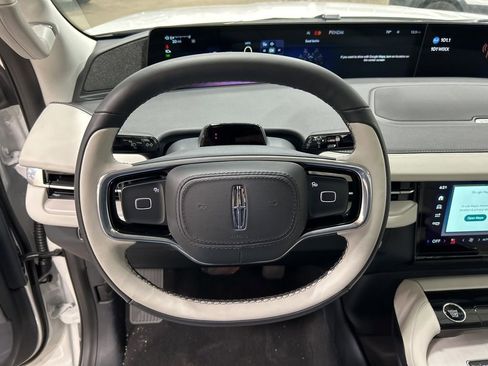 New 2026 Lincoln Navigator Reserve w/ Jet Appearance Package AWD/4WD image 14