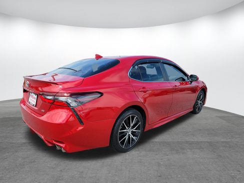 Used 2022 Toyota Camry SE w/ Convenience Package FWD image 5