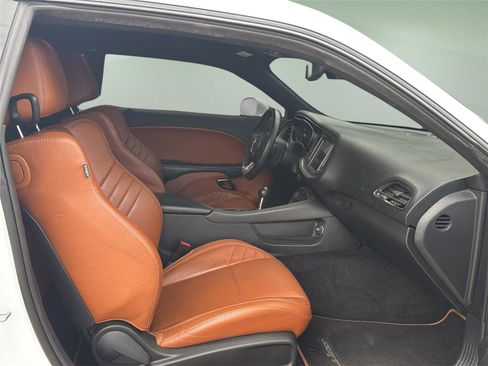 Used 2015 Dodge Challenger SRT Hellcat RWD image 13