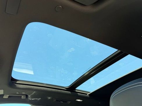 New 2026 Chevrolet Traverse LT w/ Sun and Wheel Package image 17