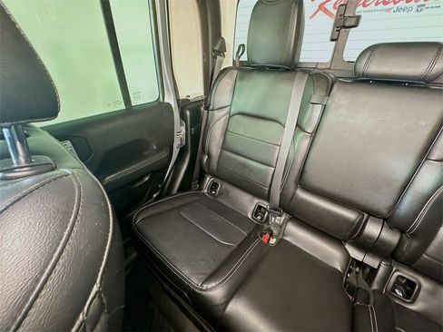 Used 2020 Jeep Gladiator Overland image 12