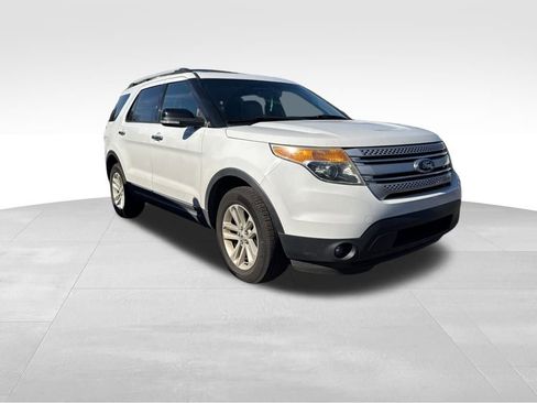 Used 2014 Ford Explorer XLT w/ Equipment Group 202A image 3