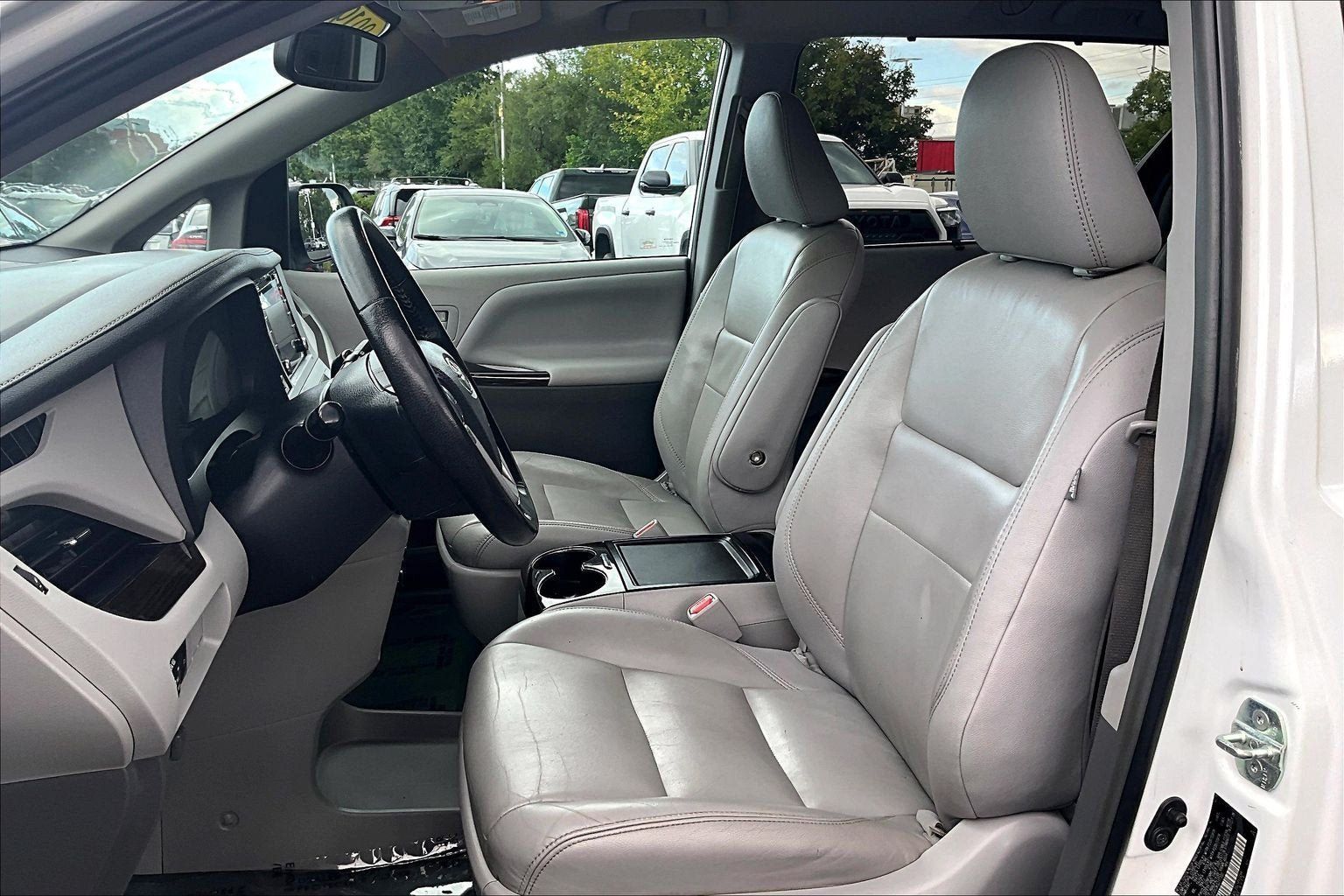 Used 2019 Toyota Sienna XLE w/ XLE Navigation Package AWD/4WD image 24