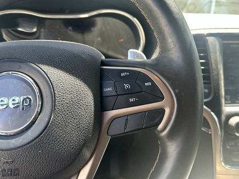 Used 2017 Jeep Grand Cherokee Limited AWD/4WD image 3