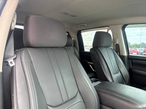 Used 2021 Nissan Titan SV w/ SV Convenience Package AWD/4WD image 25