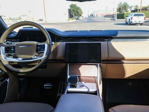 New 2025 Land Rover Range Rover Long Wheelbase SE image 28