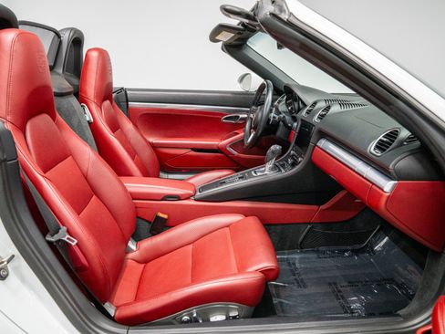 Used 2018 Porsche 718 Boxster S RWD image 35