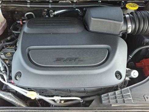 Used 2025 Chrysler Pacifica Select FWD image 28