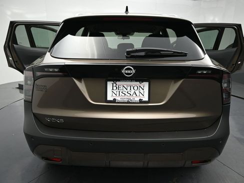 Used 2026 Nissan Kicks SV FWD image 10