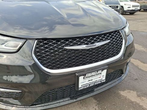 Certified 2024 Chrysler Pacifica Touring-L FWD image 32