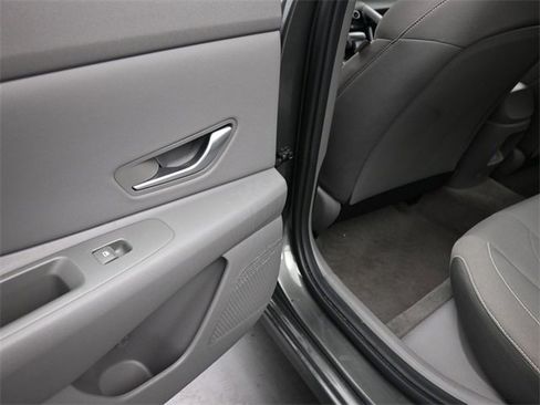 Used 2025 Hyundai Elantra SEL image 18