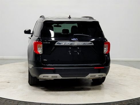 Used 2024 Ford Explorer XLT w/ Equipment Group 202A image 6
