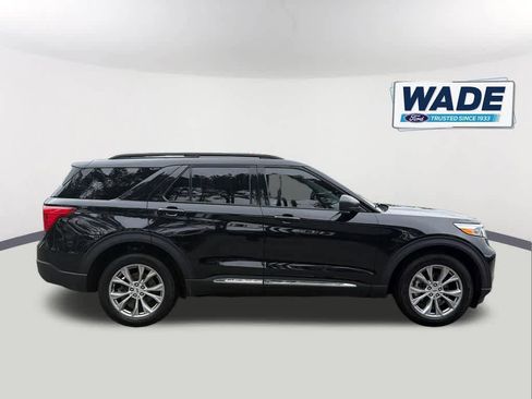 Used 2023 Ford Explorer XLT w/ Equipment Group 202A AWD/4WD image 4