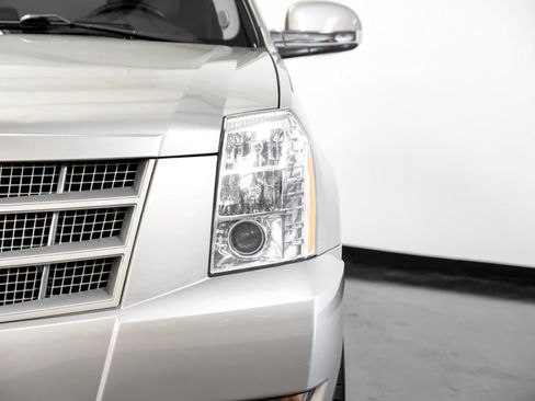 Used 2014 Cadillac Escalade Premium image 38