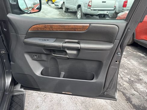 Used 2010 Nissan Armada Platinum w/ Captain Seat Pkg image 29