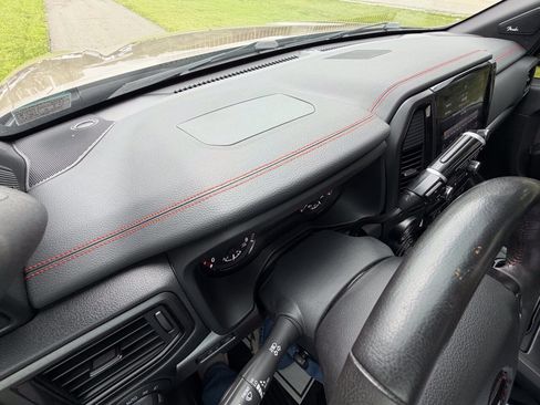 Used 2023 Nissan Titan PRO-4X w/ Pro-4x Convenience Package AWD/4WD image 16