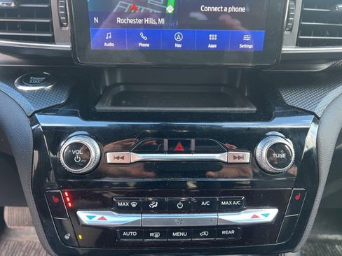 Used 2024 Ford Explorer ST-Line w/ Class IV Trailer Tow Package image 28