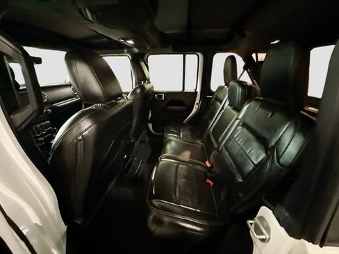 Used 2018 Jeep Wrangler Unlimited Sahara image 25