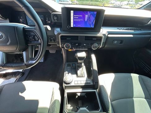 Used 2025 Toyota Tacoma SR5 AWD/4WD image 18