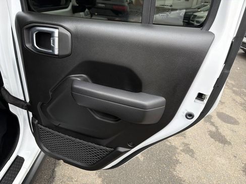 Used 2024 Jeep Wrangler Unlimited Rubicon 4xe w/ Convenience Group image 17