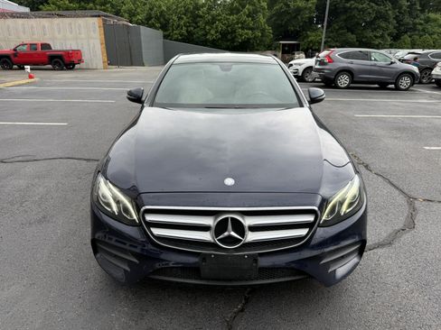 Used 2017 Mercedes-Benz E 300 4MATIC image 2