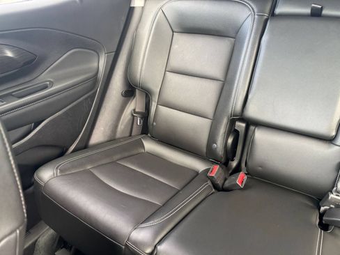 Used 2024 GMC Terrain SLT AWD/4WD image 40