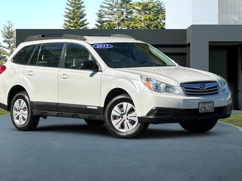 Used 2011 Subaru Outback 2.5i AWD/4WD image 2