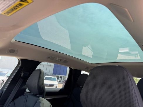 Certified 2025 Volvo EX90 Ultra AWD/4WD image 7