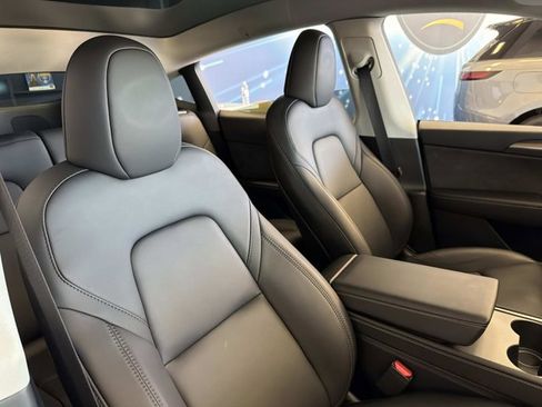 Used 2025 Tesla Model Y Long Range image 20
