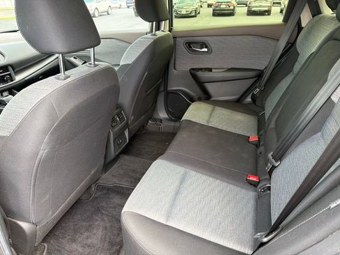 Used 2023 Nissan Rogue SV FWD image 9