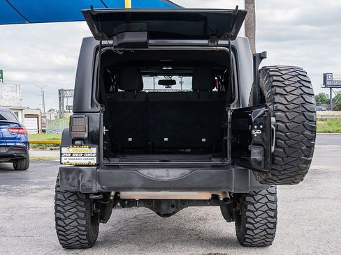 Used 2018 Jeep Wrangler Unlimited Sport S AWD/4WD image 12