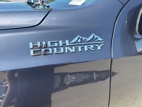 Used 2026 Chevrolet Suburban High Country RWD image 43