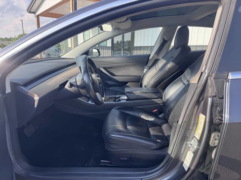 Used 2018 Tesla Model 3 Long Range RWD image 11