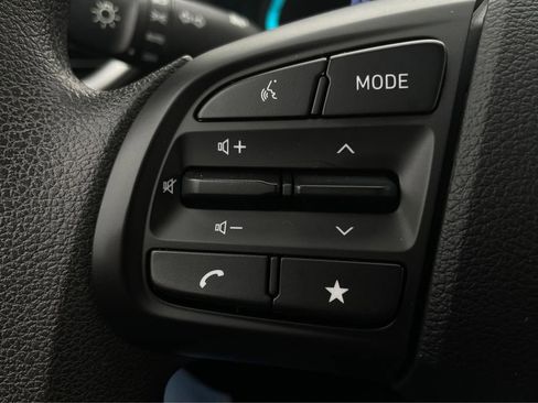 Used 2023 Hyundai Venue SE image 24