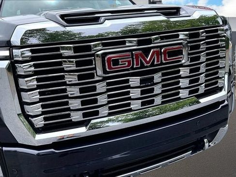 Certified 2025 GMC Sierra 3500 Denali w/ Denali Reserve Package AWD/4WD image 28