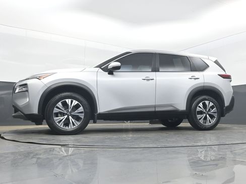 Used 2022 Nissan Rogue SV image 25