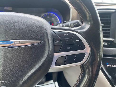 Used 2019 Chrysler Pacifica Touring-L FWD image 20
