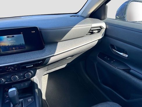 Used 2025 Nissan Kicks SV image 17