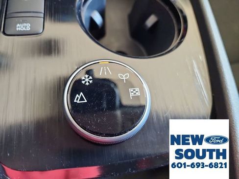 Used 2024 Nissan Rogue S image 25