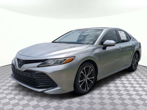 Used 2020 Toyota Camry XSE FWD image 8