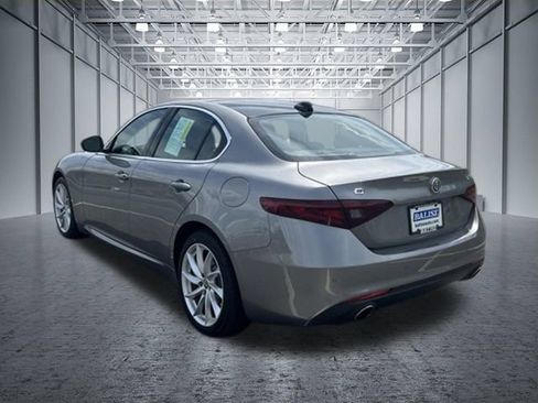 Used 2018 Alfa Romeo Giulia AWD image 3