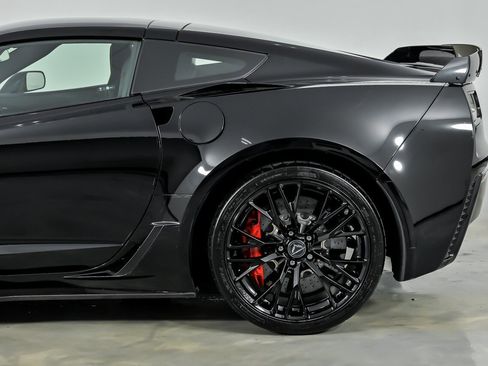 Used 2017 Chevrolet Corvette Z06 RWD image 9