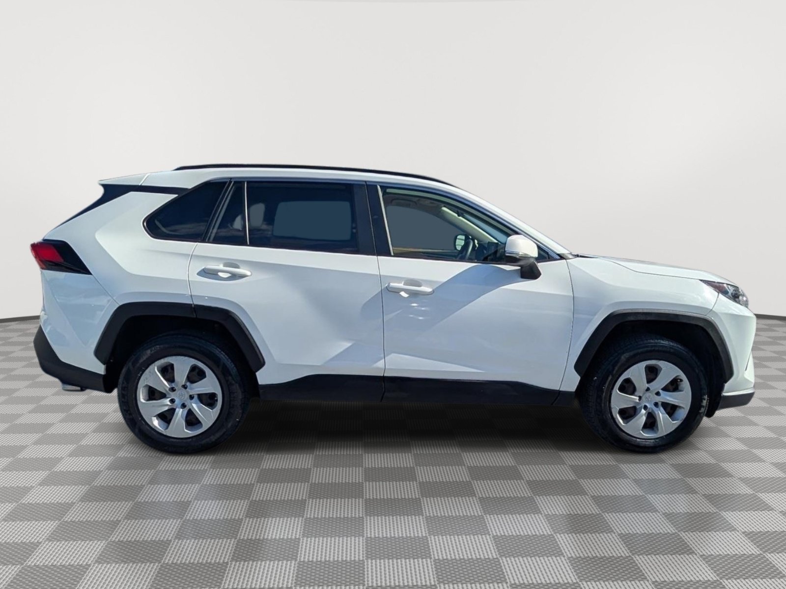 Used 2019 Toyota RAV4 LE w/ Carpet Mat Package AWD/4WD image 6