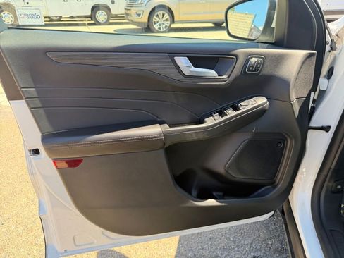 Used 2025 Ford Escape SE w/ PHEV Premium Package FWD image 20