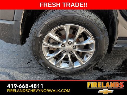 Used 2020 Jeep Cherokee Latitude Plus w/ Cold Weather Group image 15