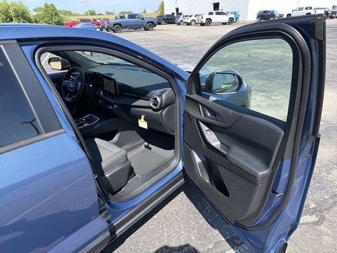 New 2026 Chevrolet Equinox LT w/ LPO, Floor Liner Package AWD/4WD image 28