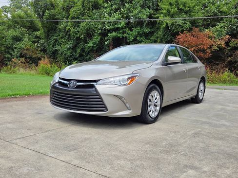 Used 2017 Toyota Camry LE FWD image 1