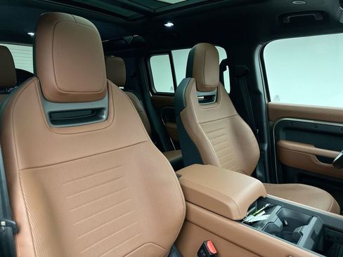 New 2026 Land Rover Defender 110 OCTA image 18