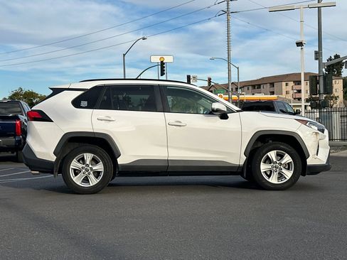 Used 2021 Toyota RAV4 XLE image 6